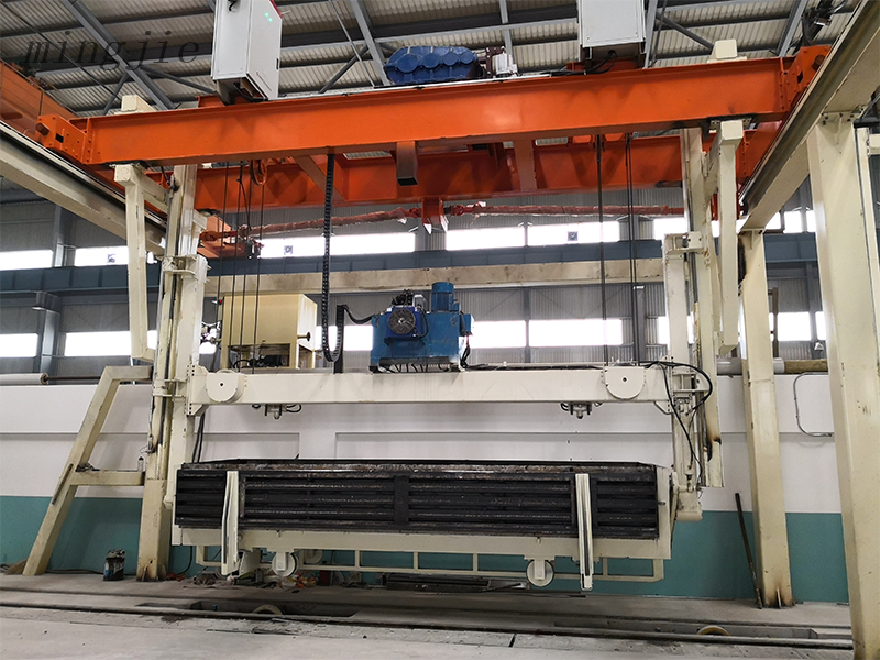 China Tilting and demoulding crane manufacturers